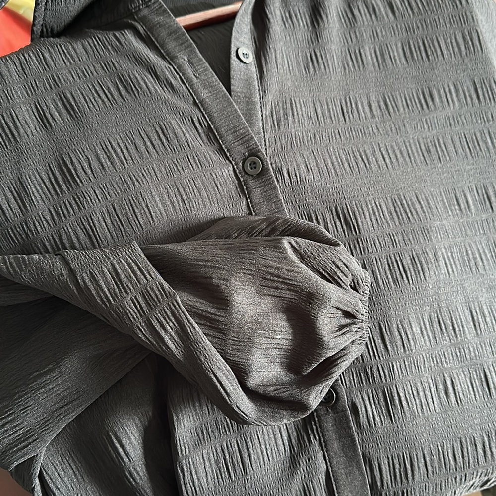 Button down blouse - Picture 3 of 5